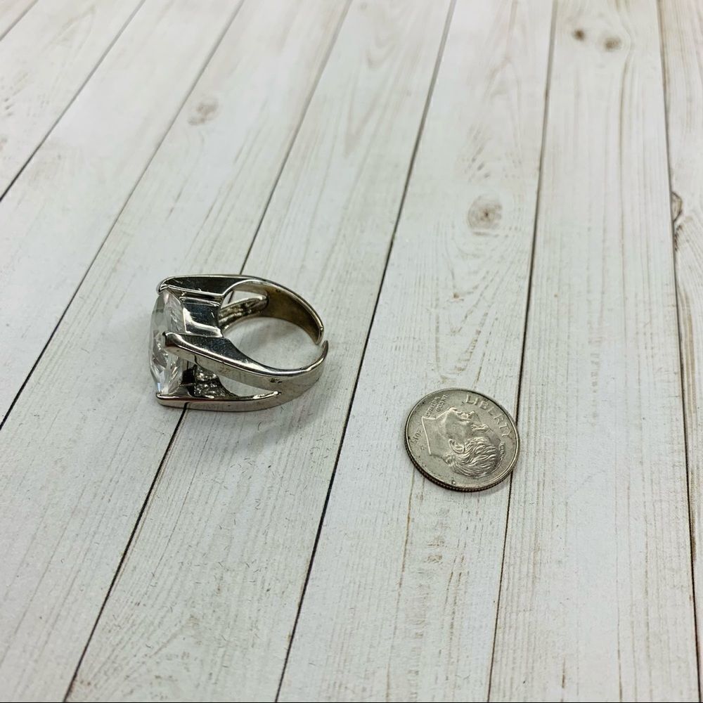 Clear Crystal Adjustable Ring‎ - Picture 2 of 4